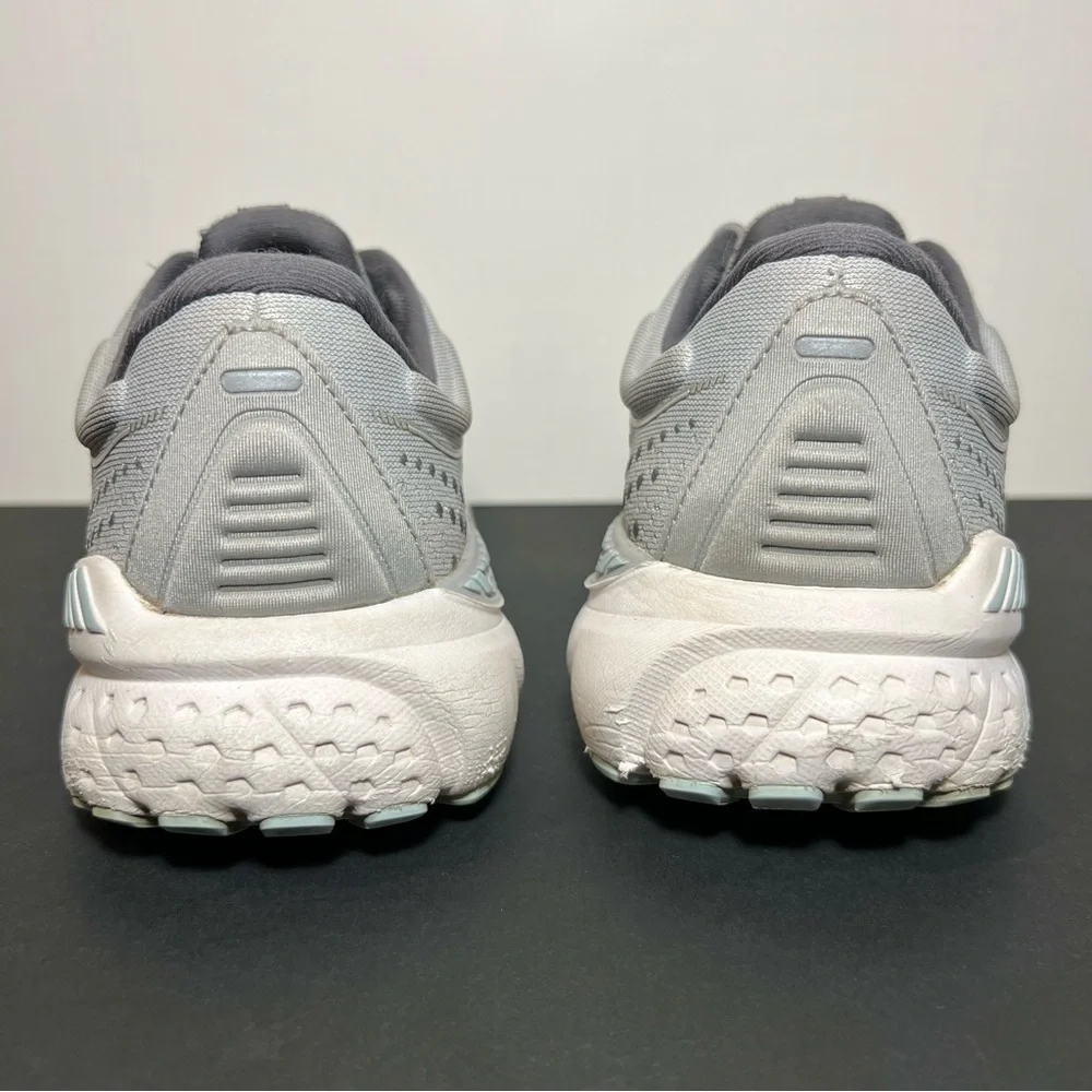 Womens BROOKS Adrenaline GTS 21 Gray Running Shoes / Size 9